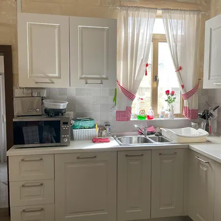 For 3 In Hamrun- Ideal For Students, Family Or Vacation 게스트하우스 Hamrun