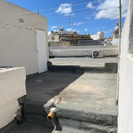 Guest house For 3 In Hamrun- Ideal For Students, Family Or Vacation Hamrun