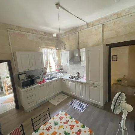 For 3 In Hamrun- Ideal For Students, Family Or Vacation Guest house Hamrun