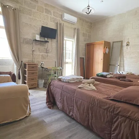 Guest house For 3 In Hamrun- Ideal For Students, Family Or Vacation Hamrun