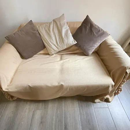 Guest house For 3 In Hamrun- Ideal For Students, Family Or Vacation *