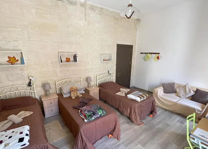 For 3 In Hamrun- Ideal For Students, Family Or Vacation