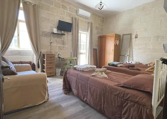 Gasthof For 3 In Hamrun- Ideal For Students, Family Or Vacation Hamrun